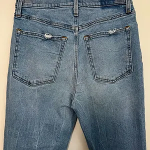 Abercrombie & Fitch Ultra‎ High Rise Mom Jeans Distressed Size 28 thumbnail 8