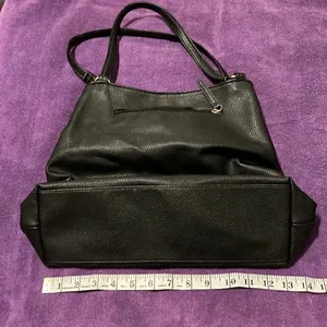 Liz Claiborne black handbag with lots of pockets and cute lock accent EUC thumbnail 3