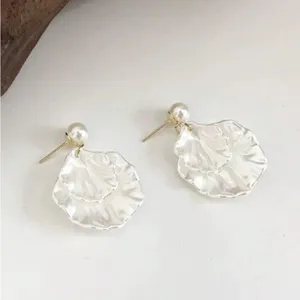 Pearl Shell Earrings White thumbnail 3