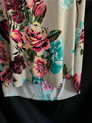 Floral V-Neck Short Sleeve Women's Top in Cream Pink & Teal LG thumbnail 7