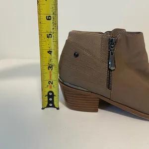 Vera Wang Simply Vera women’s tan brown faux‎ leather block heel ankle boots 7.5 thumbnail 8