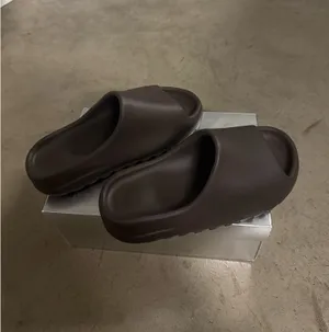 Yeezy Slides thumbnail 3
