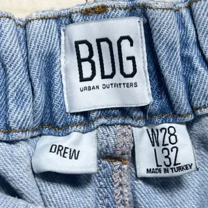 BDG Urban Outfitters Drew Baggy Pleated Jeans Light Wash Elastic Waist W28 L32 thumbnail 2