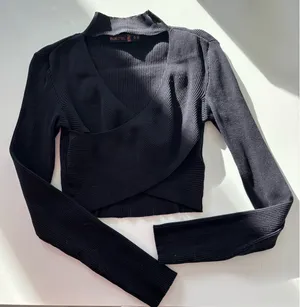 Long Sleeve Cropped Top Black Size M thumbnail 1