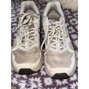On cloud cloud runner white shoes thumbnail 2