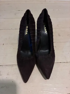 Prada Pre-Owned Pleated Brown Suede Pointed-Toe Pumps thumbnail 2