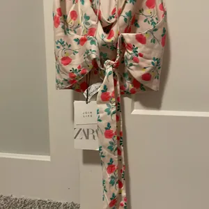 Zara Floral Top thumbnail 4