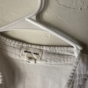 Silence +‎ Noise Shirt Womens Medium Button Front Short Sleeve Cottage Peasant thumbnail 4