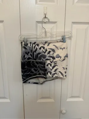 Lululemon Boogie Down Short Roll Down 2" Yoga Lounge Size 6 thumbnail 2