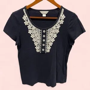 Cute vintage 80’s-90’s cottagecore white lace buttons appliqué navy top thumbnail 2
