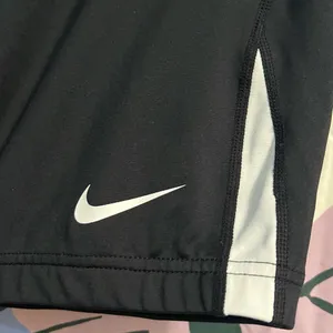 ❗️clearance❗️ Nike Black and White Compression Shorts thumbnail 3