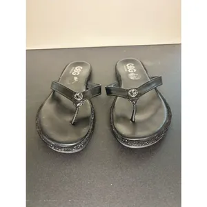 GBG Los Angeles Black Leather Thong Sandals Size 6.5 thumbnail 2