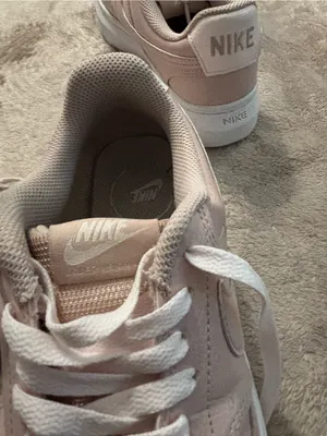 Nike Sneakers Women’s Size 9 Pink Low-Top Sneakers thumbnail 13
