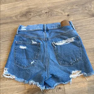 AMERICAN EAGLE Highest Rise 90’s Boyfriend Short Distressed Denim Size 6 thumbnail 2