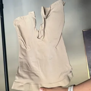 Skims Seamless Sculpt Mid Thigh Short Sand‎ NWOT size S thumbnail 3
