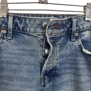 Express Womens Sz 6 Regular Relaxed Straight Low Rise Distressed Wide Leg Jeans thumbnail 5