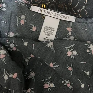 Victoria's Secret Black Pink Floral Chantilly Lace Cami Tank M thumbnail 3