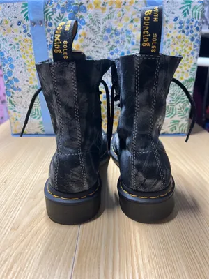 Dr. Martens 1460 Pascal Tie Dye Printed Suede Boots Black Gray Women’s 7 thumbnail 6