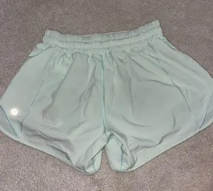 Lululemon Hotty Hot 4" thumbnail 2