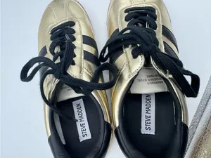 Steve Madden Nirvanna Gold Metallic Sneakers Size 7 retro trendy sporty school thumbnail 2