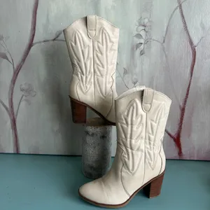 MIA Raylyn Western Boots Ivory Western Heeled Boot Size 7 Rodeo Pointed Toe thumbnail 2