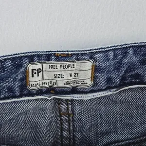 Free People NWT‎ Women's Blue Denim Camp Frayed Hem Button Fly Jean Shorts - 27 thumbnail 5