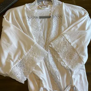 Linea Donatella White Lace Trim Wrap Robe Bridal Shower Nightgown S M Soft Cozy thumbnail 6