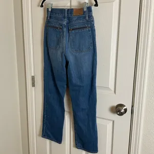 Madewell Westside Relaxed Straight Leg Jeans - Size 25 thumbnail 10