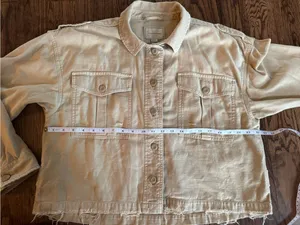 American Eagle Medium Cropped Button Down Oversized Jacket Tan Cut off Raw Edge thumbnail 4