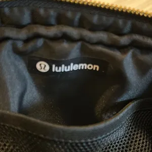 Lululemon Everywhere Fleece Belt Black & Silver Bag 1L thumbnail 6