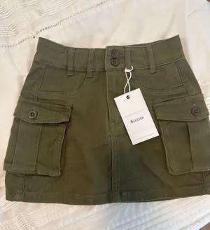 Green skirt Size XS thumbnail 1