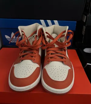 Nike Air Jordan 1 thumbnail 2
