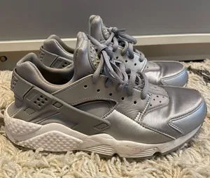 Nike Hurraches thumbnail 1
