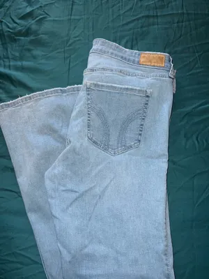 Hollister Mid-Rise Jeans thumbnail 3
