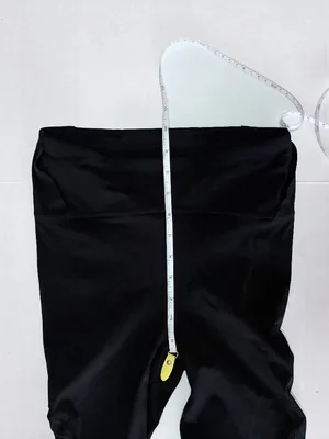 Lululemon Mid-Rise Raw Hem Crop Leggings - Size 4 - Black thumbnail 3