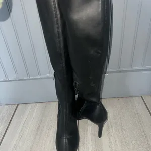 Source Unknown Black Leather Knee-High Women's Boots size 9 thumbnail 3