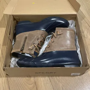🍁 NEW Sperry Navy & Brown Water Resistant Leather Saltwater Duck Boot Size 10 thumbnail 4