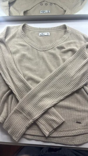 Hollister Top thumbnail 1