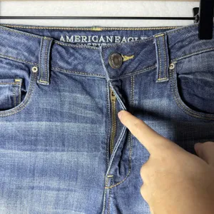 American Eagle Skinny Jeans Mid-Rise Stretch Denim Women's size 12 thumbnail 4