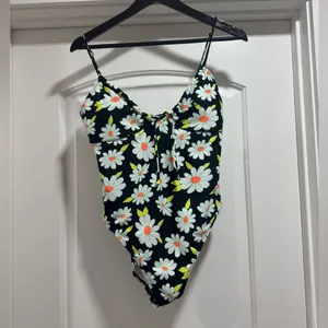 Salt & Cove Macys black‎ floral swim suit NWT Juniors Large thumbnail 5