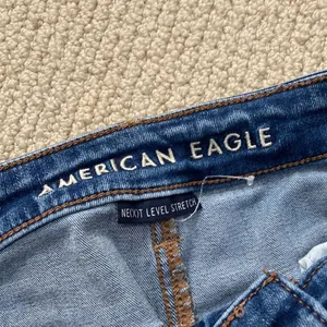 American Eagle Hi-Rise Jegging Jeans Size 2 Short Medium Wash Slim Fit VEUC thumbnail 3