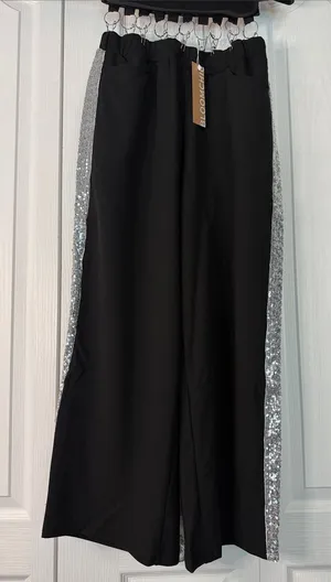 BloomChic Black Wide thumbnail 1