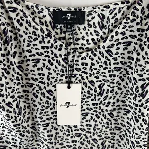 7‎ For All Mankind Womens Silk Blend Animal Print Tie Shoulder Cami Top M NEW thumbnail 3