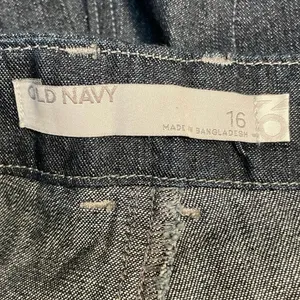 Old Navy Womens Blue Mid Rise Slim Fit Straight Leg Mini Denim Jeans Shorts 16 thumbnail 4