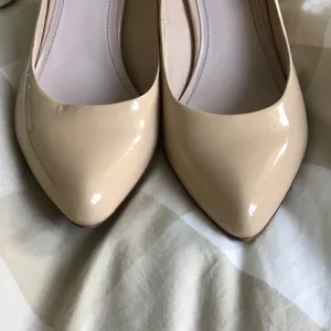 Vince Camuto Nude Patent Leather Heels Size 9 thumbnail 4
