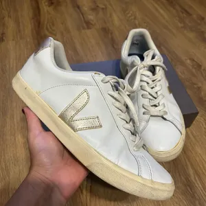 VEJA white gold walking casual lace up low top shoes sneakers women's 10 thumbnail 7