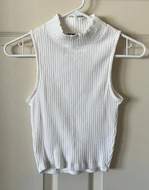 Forever 21 mock neck top thumbnail 1
