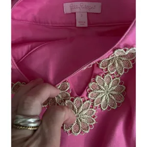 Lilly Pulitzer 2 Gold Applique Hotty Pink Keyhole Dress Shift ALine Flowers thumbnail 8