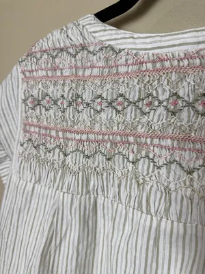 LUCKY Brand Embroidered Short Sleeve Smocked Embroidered Blouse Top Size Small thumbnail 7
