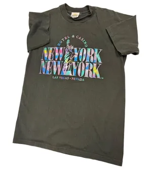 SKU 2117 Vintage New York New York Hotel & Casino Las Vegas T-Shirt Size Medium thumbnail 1